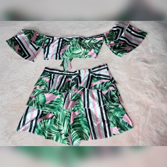 Floral Crop Top & Shorts Set - Picture 6 of 13